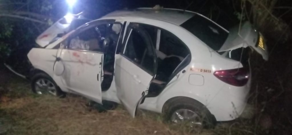 Four injured from Vadgaon after car overturned near Bijgarni