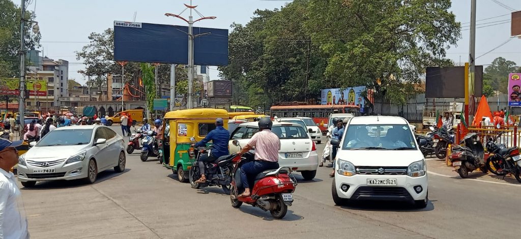 Traffic jam in the city due to the rally of political parties