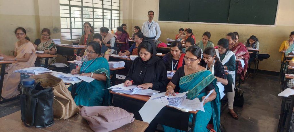 पाचवी मूल्यमापन परीक्षेच्या उत्तरपत्रिका तपासणीला प्रारंभ Scrutiny of Answer Sheet of 5th Valuation Examination has started