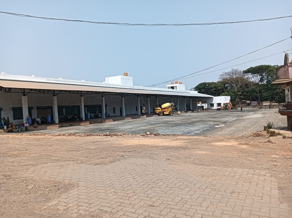 Take the road along Khanapur Hi-Tech Bus Stand
