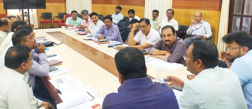 नागरिक, जनावरांना नियोजनबद्ध पाणी पुरवा Provide planned water to citizens, animals