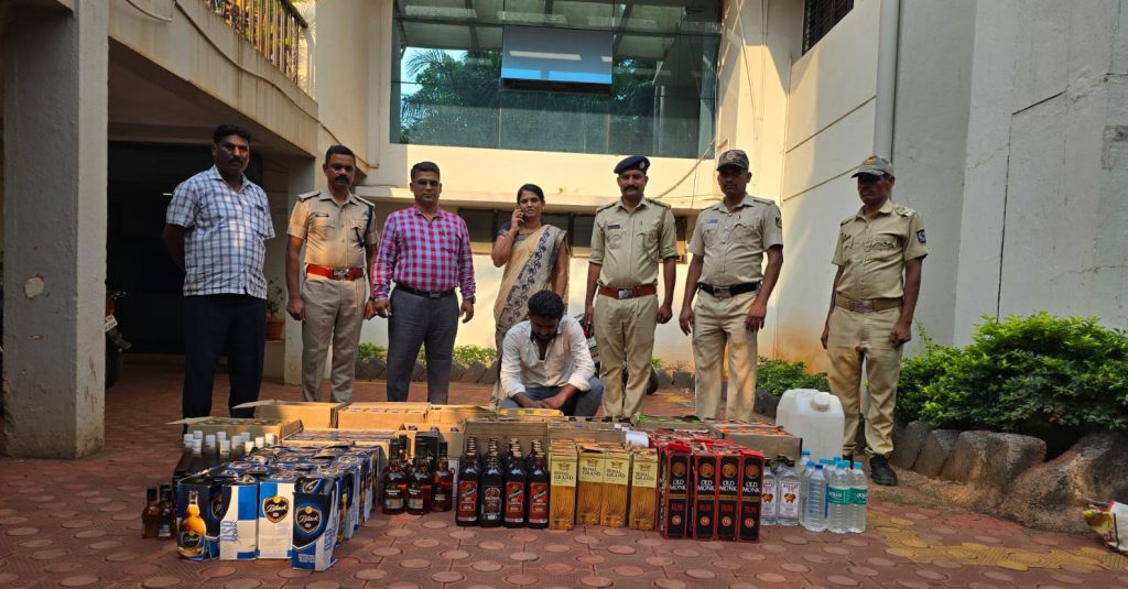 In a raid near Tanaji Galli, stock of Goan-made liquor was seized