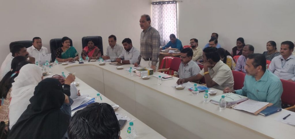 Officer-lawyer on illegal constructions