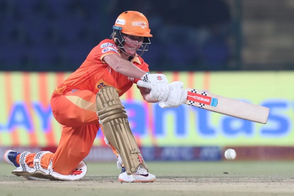 First win for Gujarat Giants,
