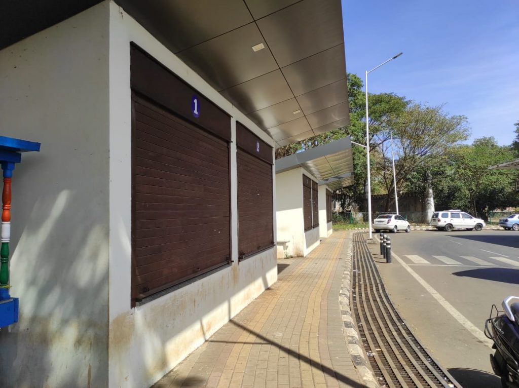 Cool response to e-tendering process for trains in front of railway station