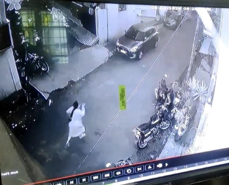 पत्ता विचारण्याच्या बहाण्याने महिलेचे दागिने पळविले On the pretext of asking for the address, he stole the woman's jewelry