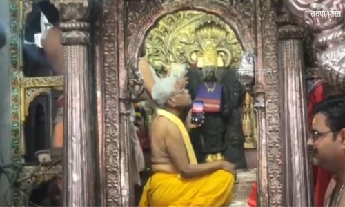 श्री अंबाबाईच्या मूर्तीची पाहणी करण्यासाठी पुरातत्व खात्याचे अधिकारी अंबाबाई मंदिरात दाखल Sri Ambabai temple