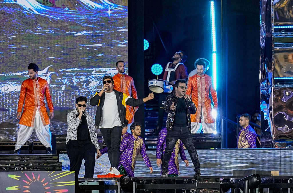 Akshay Kumar, Tiger Shroff's bang,