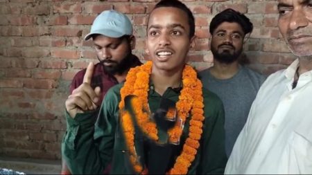 बिहारमध्ये दहावी निकालात शिवांकर कुमार ‘टॉपर’ Shivankar Kumar 'Topper' in Bihar 10th Result