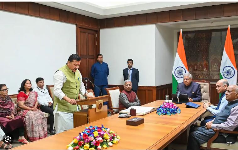 संजय सिंह यांनी घेतली राज्यसभा सदस्यत्वाची शपथ Sanjay Singh took oath as Rajya Sabha member