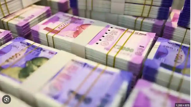 सर्वात मोठ्या देणगीदाराचे भाजपला केवळ 100 कोटी 100 crores to BJP from the biggest donor