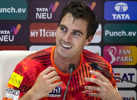 सलामीलाच स्टार्क-कमिन्स आमनेसामने Starc-Cummins face to face in the opening