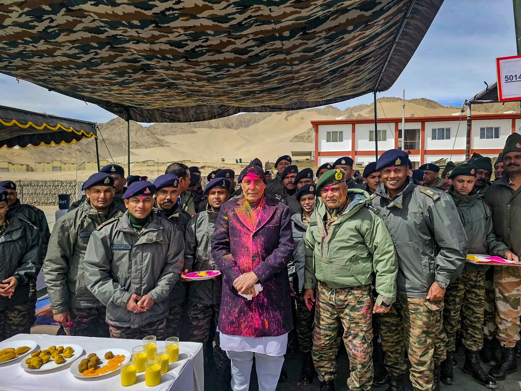 Defense Minister's 'Holicotsav' with soldiers in Leh