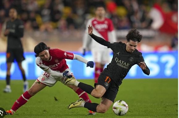 फुटबॉल लढत बरोबरीत Football match draw