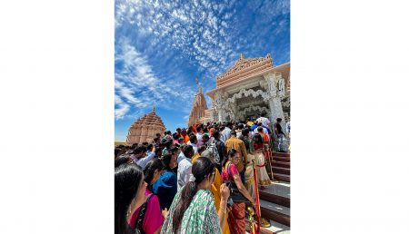 अबुधाबीमधील हिंदू मंदिर भाविकांसाठी खुले The first BAPS Hindu temple in the UAE was opened to the public