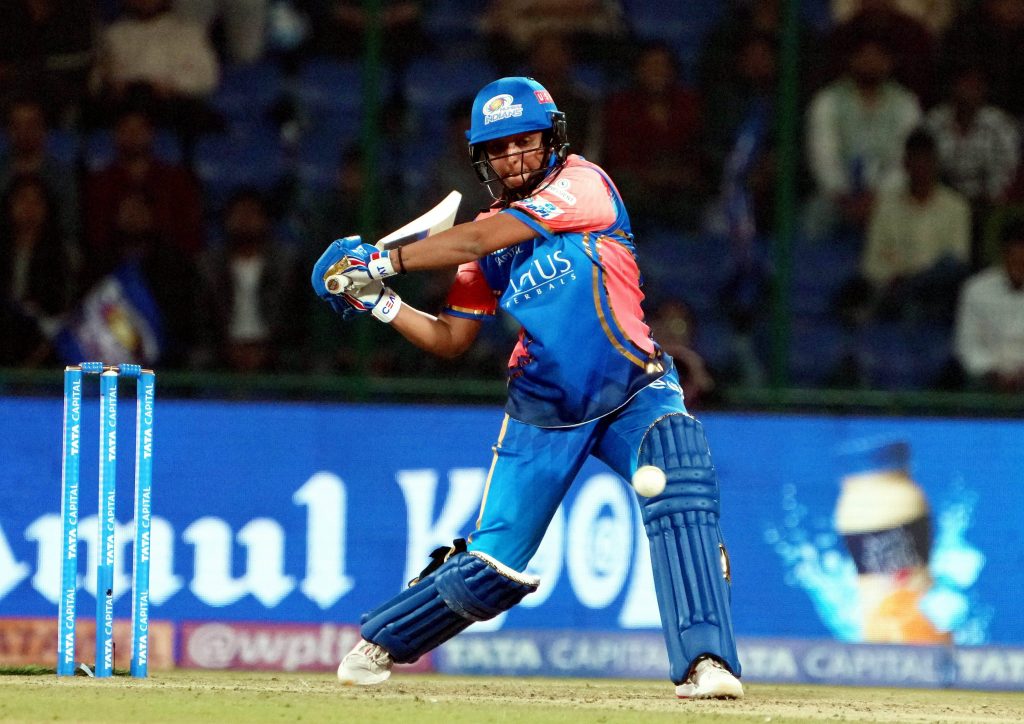 मुंबई इंडियन्सचा गुजरातवर दमदार विजय Mumbai Indians win over Gujarat