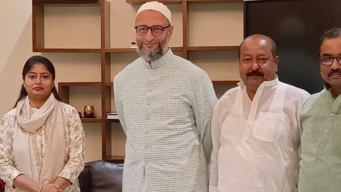 Owaisi joins hands with Pallavi Patel in Uttar Pradesh