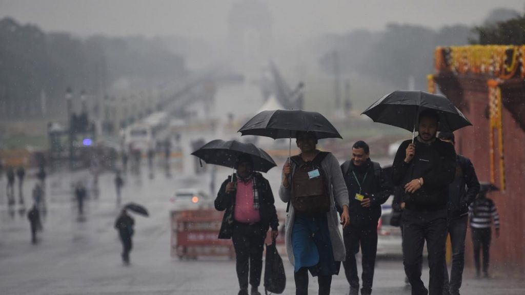 Rain lashes Delhi, Delhi witnessed rain, minimum temperature 5 degrees above