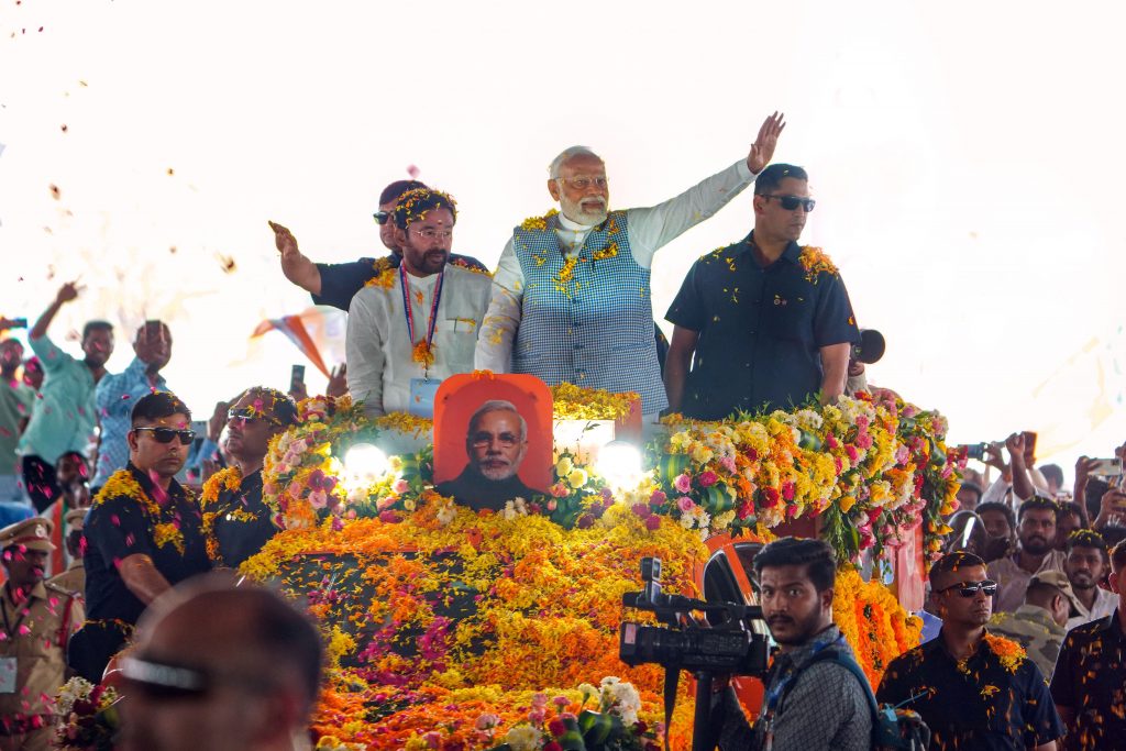 घराणेशाहीमुळे देशाची अधोगती; पक्षांनी जमीन-आकाश विकून बांधले टोलेजंग बंगले : पंतप्रधान नरेंद्र मोदी Decline of country due to dynasticism