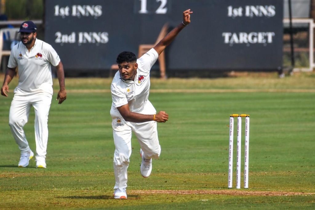 मुंबईने तामिळनाडूला 146 धावांवर गुंडाळले Mumbai bowled out Tamil Nadu for 146 runs