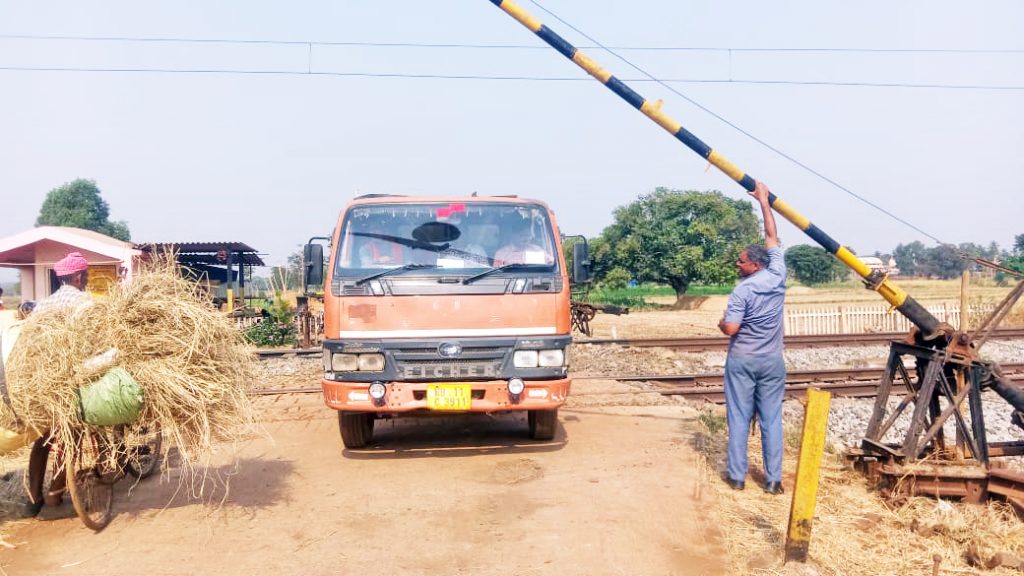 The railway gate in Majgaon boundary has been out of order for fifteen days