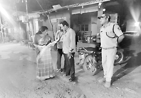 One lakh 20 thousand rupees seized at Yallapur-Kirvati check post