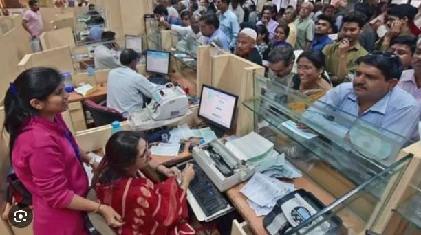 बँक कर्मचाऱ्यांचा पगार 17 टक्क्यांनी वाढणार