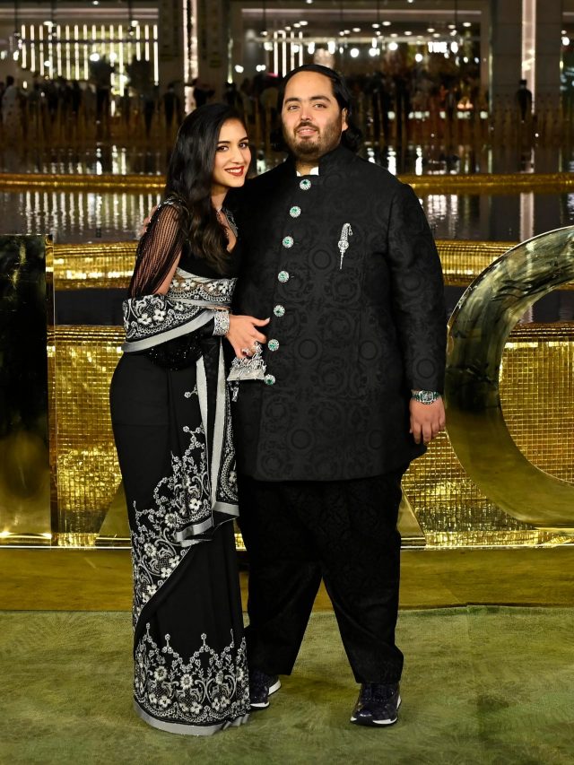 अनंत अंबानी व राधिका मर्चेंटच्या प्री-वेडिंग सोहळ्यातील बॉलीवूड कलाकारांचे स्टनिंग लूक(Bollywood Actors’ Stunning Looks at Anant Ambani and Radhika Merchant’s Pre-Wedding Ceremony)