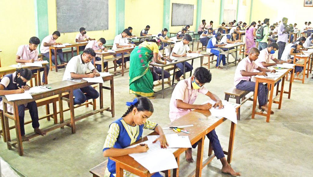 बोर्ड परीक्षेला ‘सर्वोच्च’ स्थगिती Confusion due to assessment exam postponement