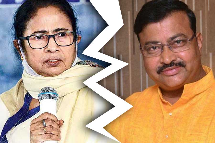 ममता बॅनर्जी यांच्या घरातच ‘बंड’ 'Rebellion' in Mamata Banerjee's house