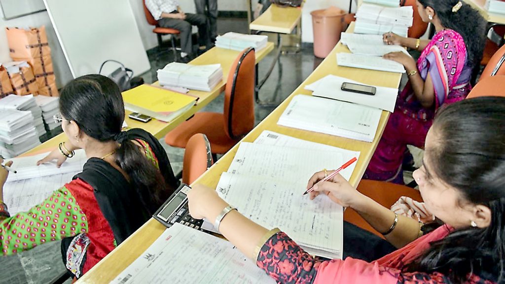 बारावी परीक्षा संपताच पेपर तपासणी Paper check after 12th exam