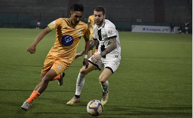 रियल काश्मिरचा एकतर्फी विजय A one-sided victory for Real Kashmir