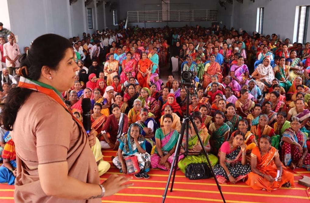 Campaigning tour of Anjali Nimbalkar in Londha-Nandgarh district pt division