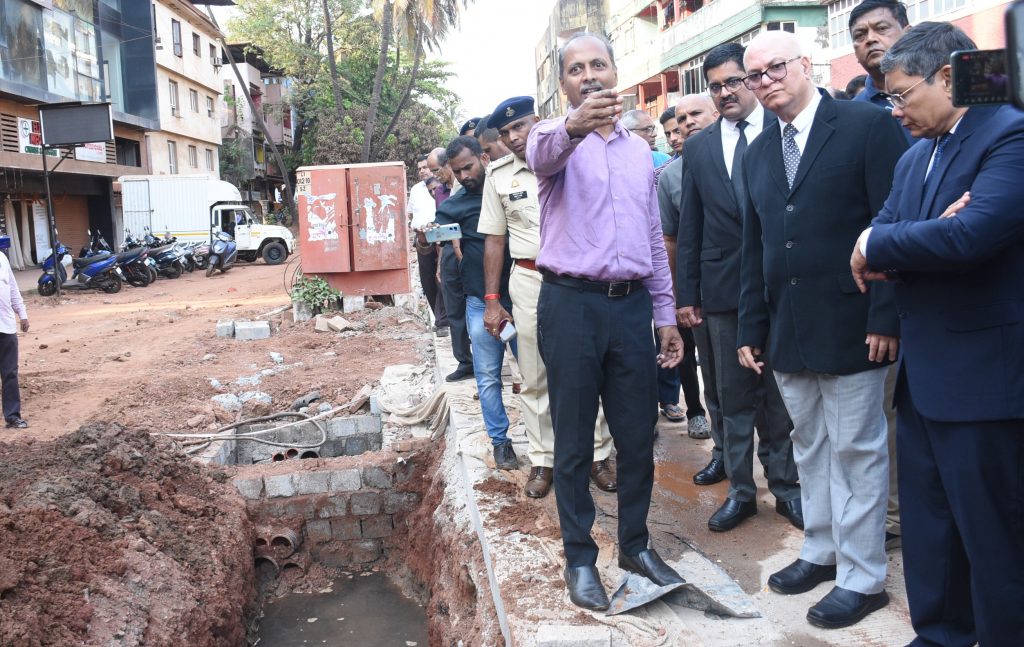 न्यायाधिशांकडून कामांची पाहणी Inspection of works by judges