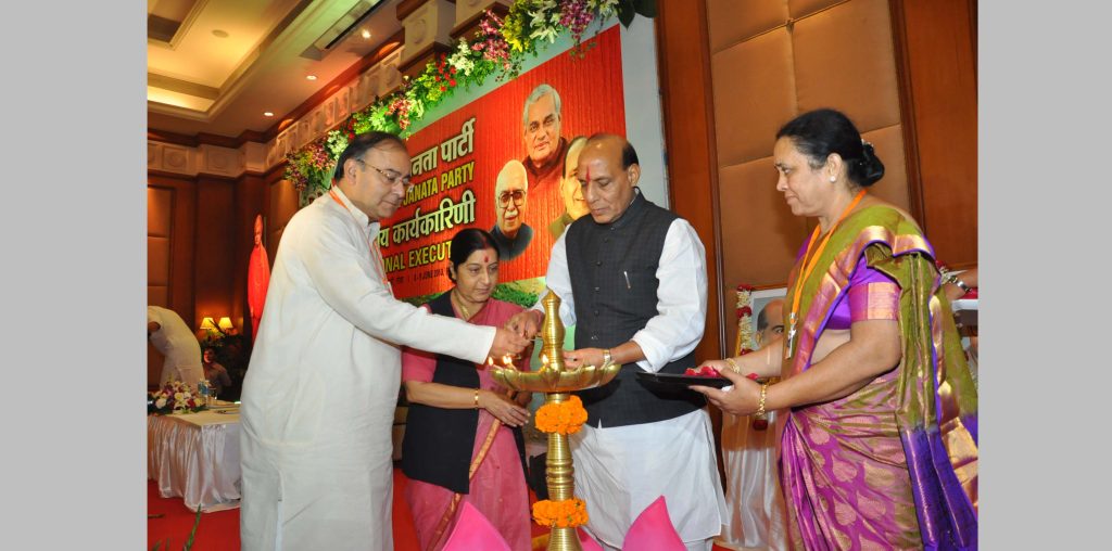 आणि देशाच्या राजकारणाचा पालटला रंग… And the color of the country's politics has changed..