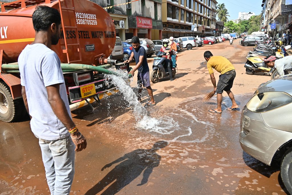 न्यायमूर्तींच्या धास्तीने ‘स्मार्ट सिटी’ची नाटके 'Smart City' plays with fear of judges
