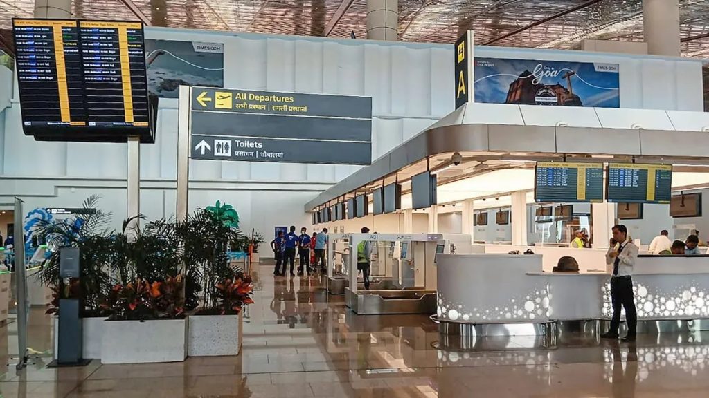 दाबोळी, मोपा विमानतळावर बॉम्ब ठेवल्याचा खोटा ई-मेल Daboli, Mopa airport bomb planted fake e-mail