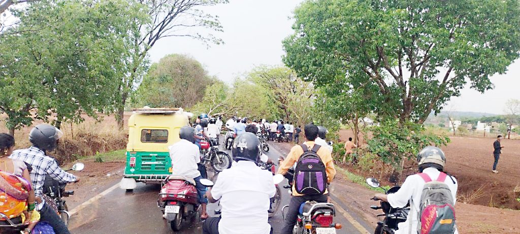 Traffic stopped for two hours after two trees fell in Amrai near Agsage