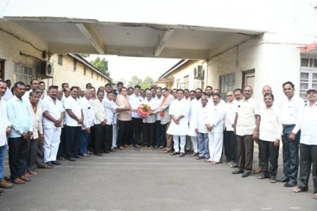 महाडिक कुटुंबीयांच्या साक्षीने हत्तरगी गटाचा मंडलिक यांना पाठिंबा Hattargi group support to Mandlik