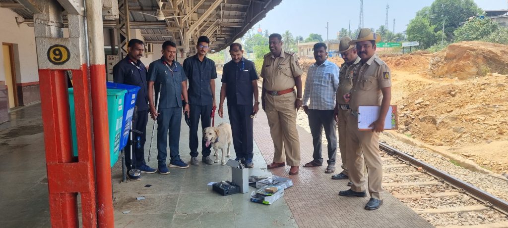 Suspicious items in dustbin at Londha railway station