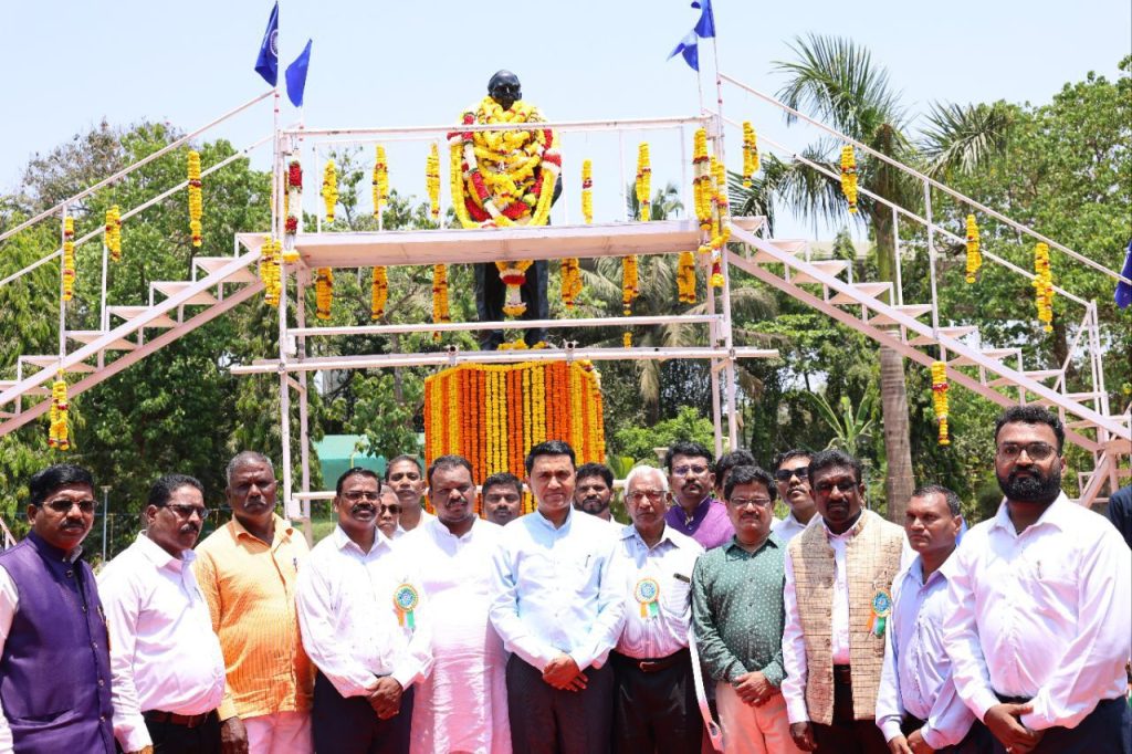 भारतीय संविधान भारताचेच नव्हे, जगाचेही रक्षण करते! Indian constitution protects not only India but also the world!