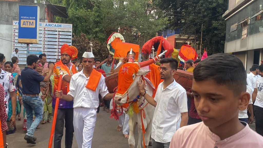 जोतिबा यात्रेसाठी भाविक बैलगाड्यांसह रवाना Devotees leave with bullock carts for Jotiba Yatra