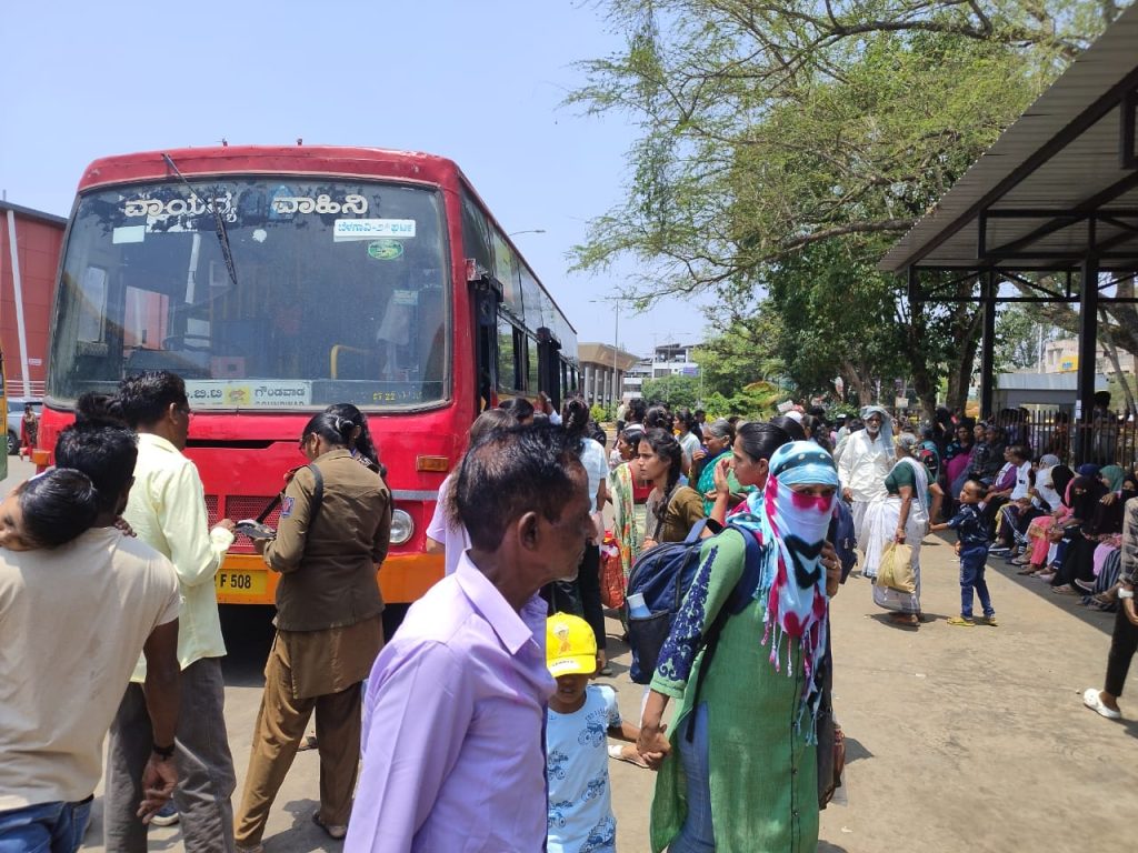 उन्हाळी हंगामाचा बससेवेवर ताण Summer season stress on bus service