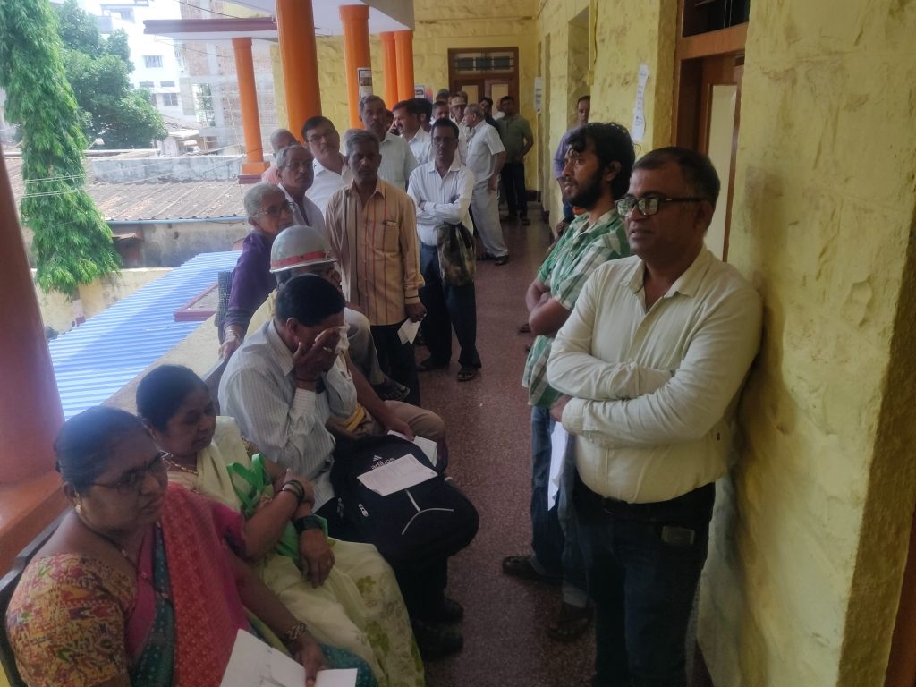 उन्हाची झळ..वाढलेला कर..जनतेला असह्या..! Summer heat..Increased tax..People don't like it..!