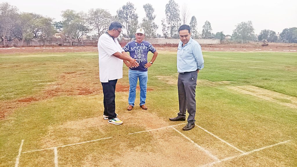 एसकेई प्लॅटिनम मैदानाला निखील भुसद यांची भेट Nikhil Bhusad's visit to SKE Platinum Ground