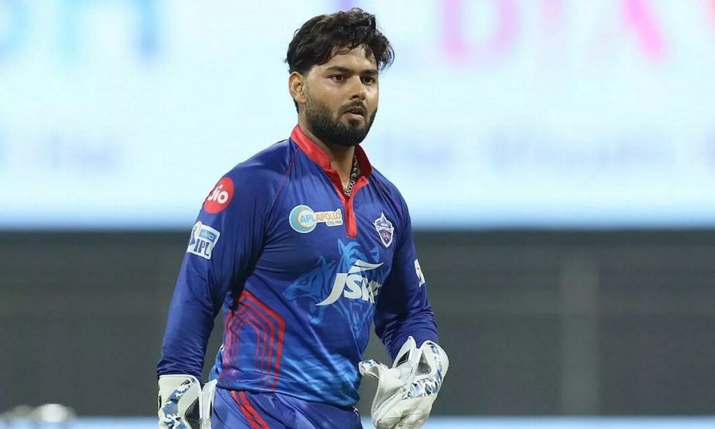 पंतला 12 लाख रुपयांचा दंड Pant was fined Rs 12 lakh