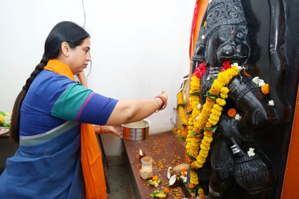 Support Congress candidate Mrinal Hebbalkar