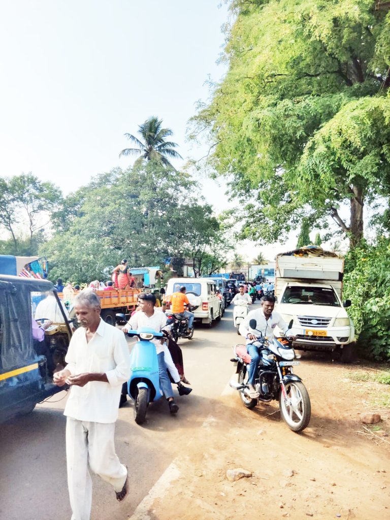 Traffic jam on Belgaum-Vengurle route