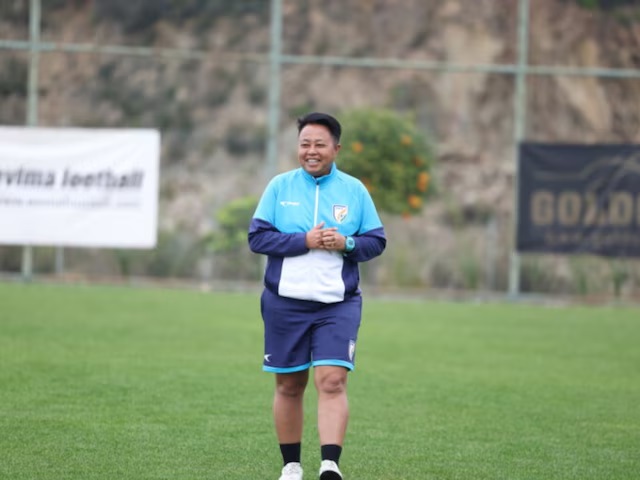Langam Chaoba Devi as coach of women's football team