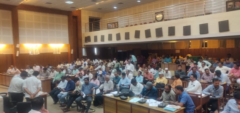 वृद्ध, दिव्यांग, अंध मतदारांची मते आजपासून पेटीबंद Votes of old, disabled and blind voters are closed from today